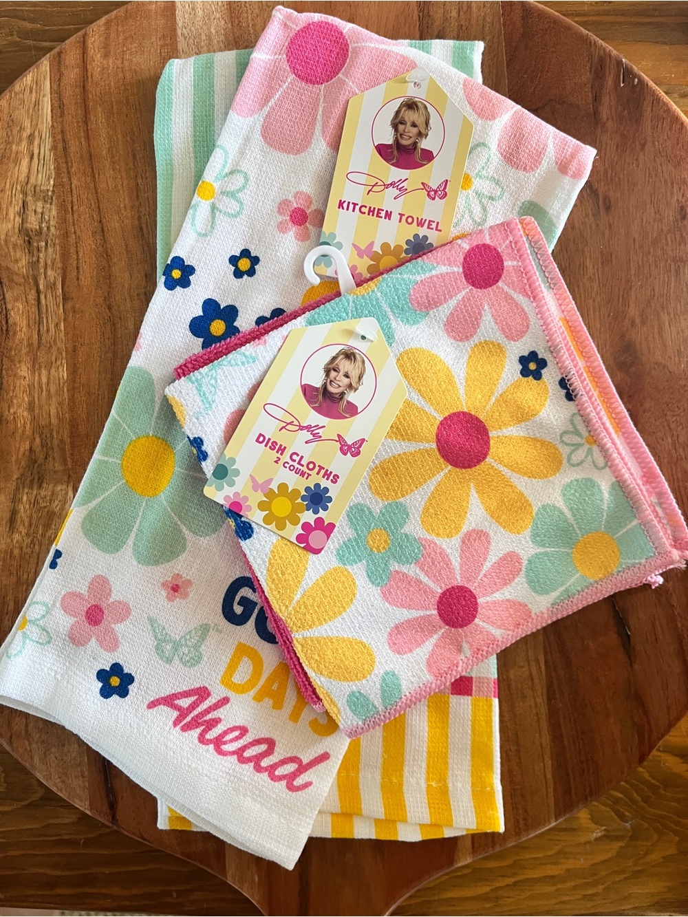 NWT Dolly Parton 2 Kitchen Towels + 2 Dish Cloths – Hello Summer & Good Days